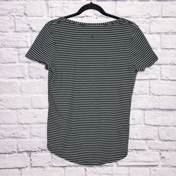 SALE! Lululemon | Striped Gray & White V-Neck Tee | Size 8 | EUC - Picture 2 of 4